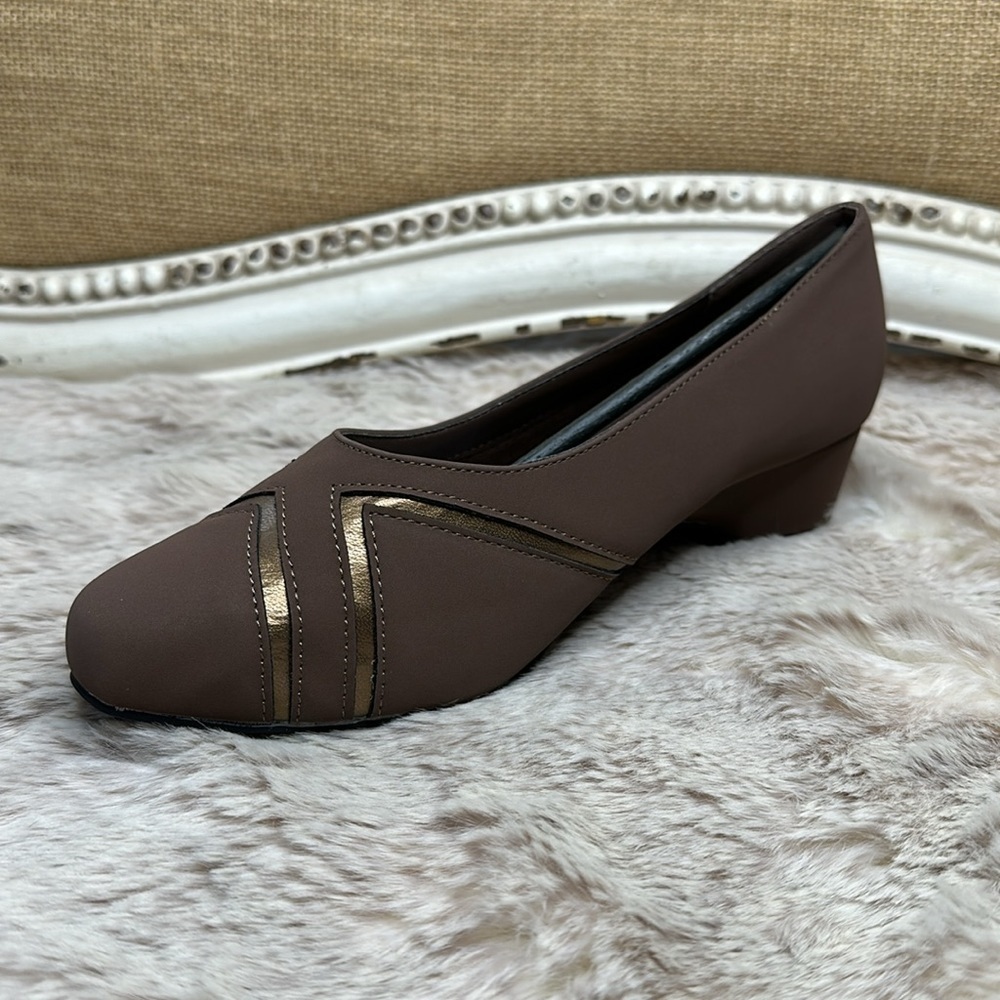 Comfort-Well by Beacon | Elsa Shoes Brown